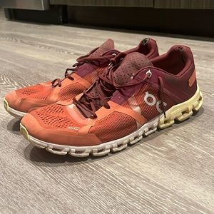 ON CLOUD SNEAKERS